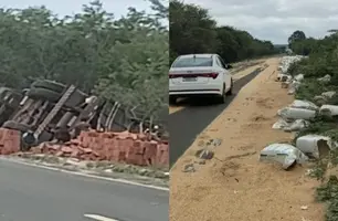 Motorista dorme ao volante e colisão entre carretas deixa feridos no Piauí (Foto: Reprodução)