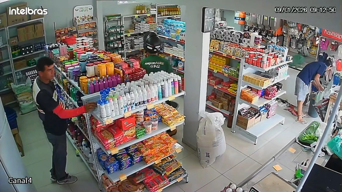 Mototaxista é flagrado furto desodorantes de mercadinho em Parnaíba