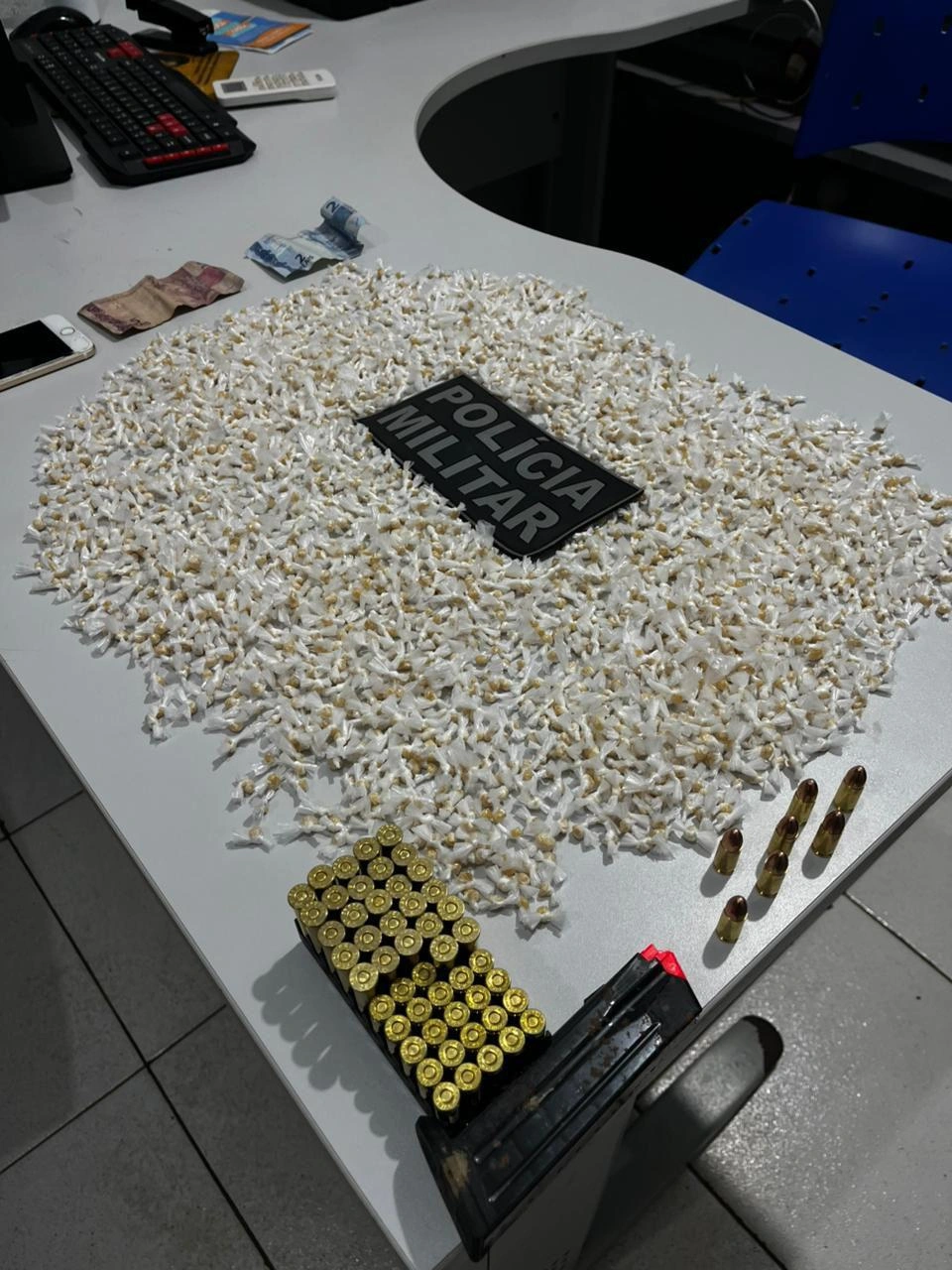 Mulher é presa com mais de 2 mil pedras de crack dentro de ônibus em Porto