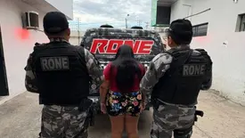 Mulher é presa com mochila cheia de drogas na zona Sul de Teresina (Foto: Divulgação/SSP-PI)