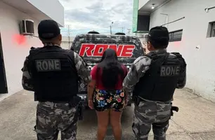 Mulher é presa com mochila cheia de drogas na zona Sul de Teresina (Foto: Divulgação/SSP-PI)