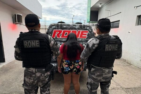 Mulher é presa com mochila cheia de drogas na zona Sul de Teresina