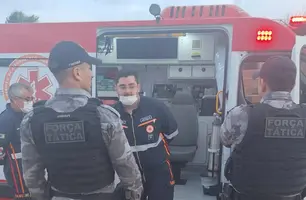 Mulher em surto psicótico, ameaça vizinha com faca em comunidade de Parnaíba (Foto: Reprodução)