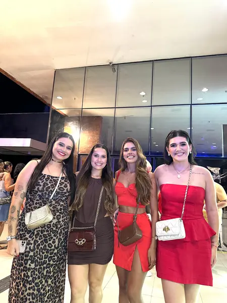 Na Farra: Nattan e Menos é Mais agitam a noite no Theresina Hall