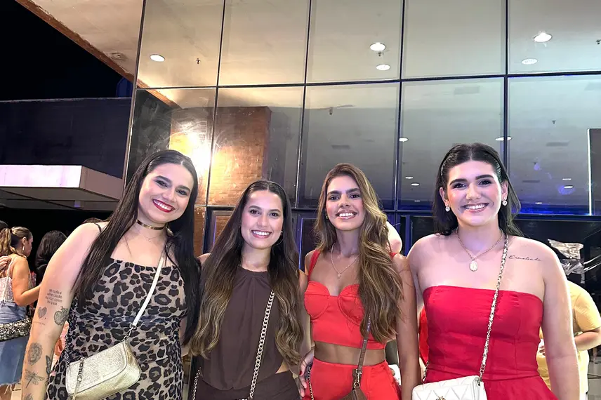 Na Farra: Nattan e Menos é Mais agitam a noite no Theresina Hall