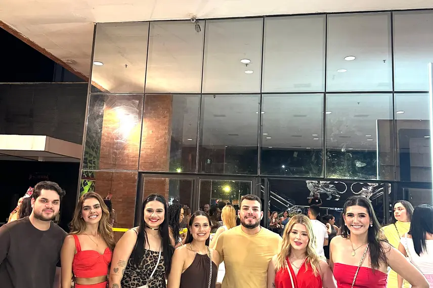 Na Farra: Nattan e Menos é Mais agitam a noite no Theresina Hall