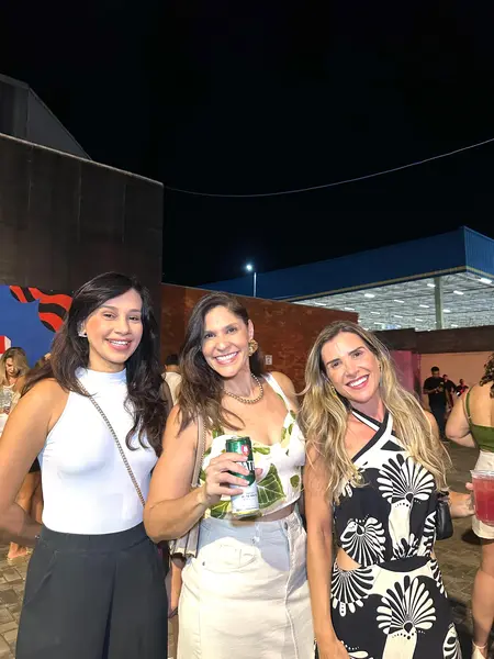 Na Farra: Nattan e Menos é Mais agitam a noite no Theresina Hall