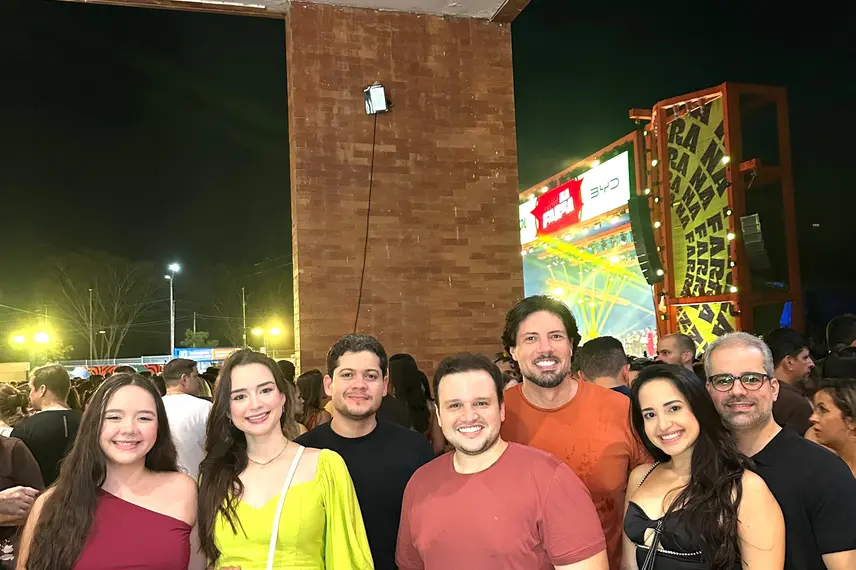 Na Farra: Nattan e Menos é Mais agitam a noite no Theresina Hall