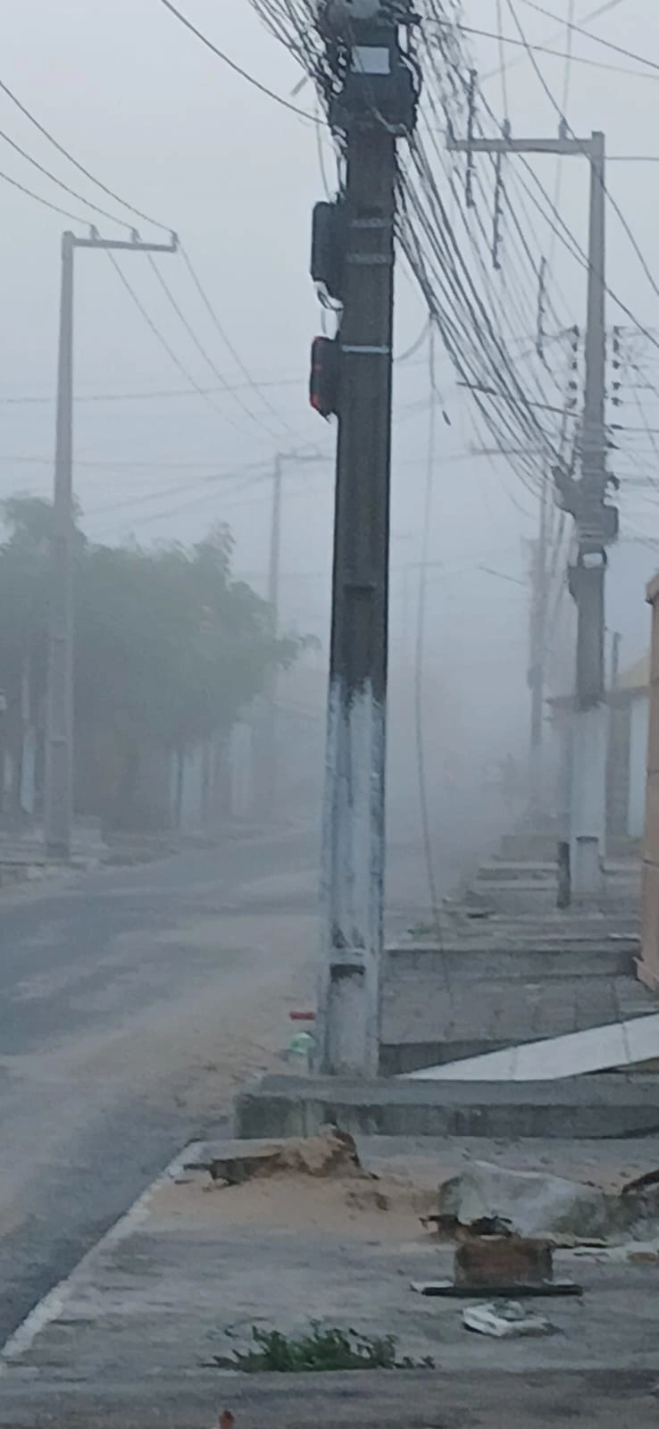 Neblina cobre Parnaíba e reduz visibilidade na manhã desta terça-feira (28)