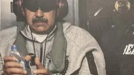 Nicolás Maduro vendado e algemado em navio após ser capturado pelos EUA. (Foto: Reprodução/ @realDonaldTrump - 03/01/2025 -)