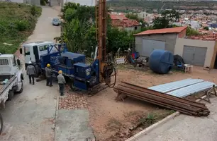 No bairro Aerolândia, Águas do Piauí inicia preparação para perfuração de novo poço (Foto: Reprodução)