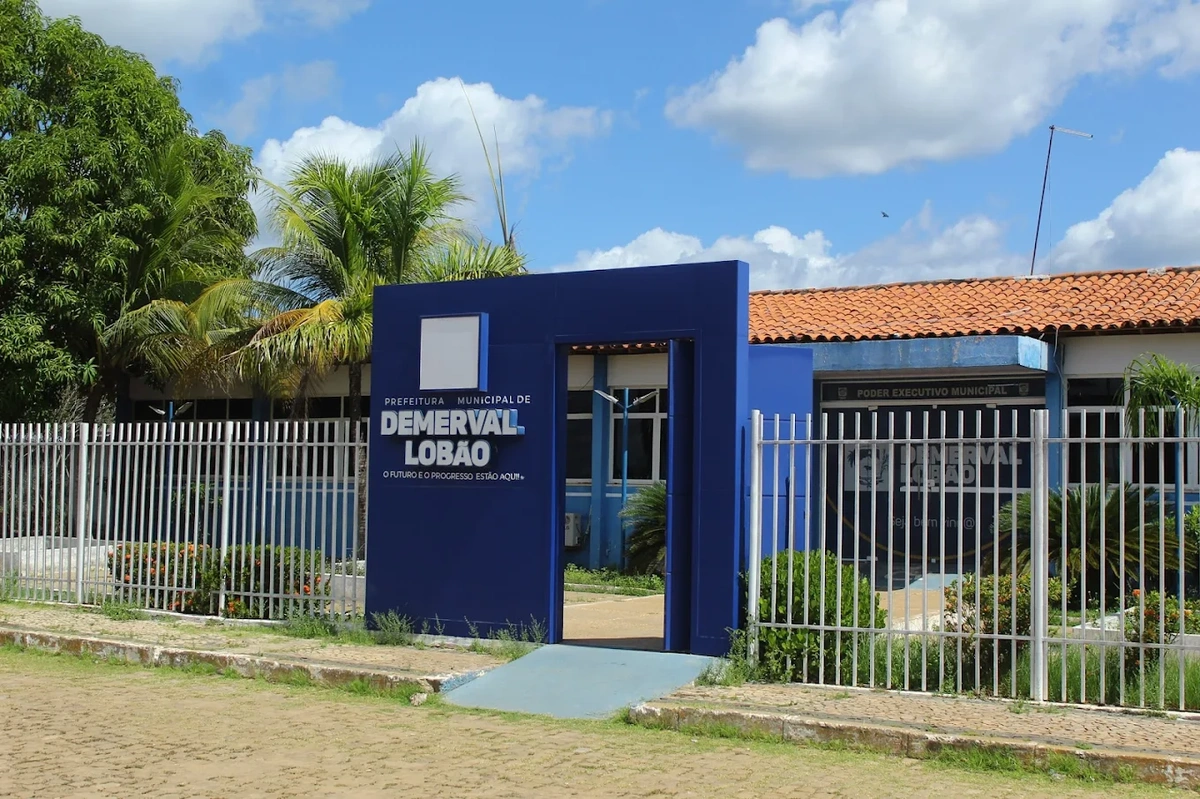 Nota oficial esclarece 13º salário e uso do FUNDEB em Demerval Lobão