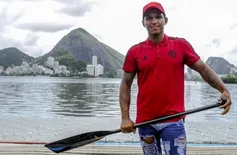 Isaquias Queiroz deixa o Flamengo após clube anunciar fim da canoagem