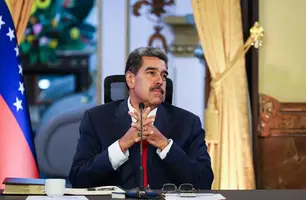 O presidente Nicolás Maduro observa durante uma coletiva de imprensa, no Palácio Presidencial de Miraflores, em Caracas, Venezuela (Foto: Jesus Vargas/Getty Images)