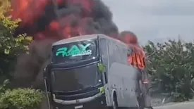 Ônibus pega fogo na BR-135, próximo a Capinzal do Norte (MA) (Foto: Reprodução)