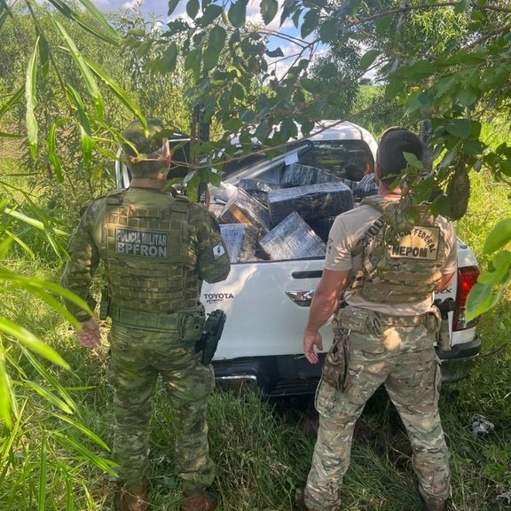 Perseguição policial termina com apreensão de 1 tonelada de maconha no Paraná