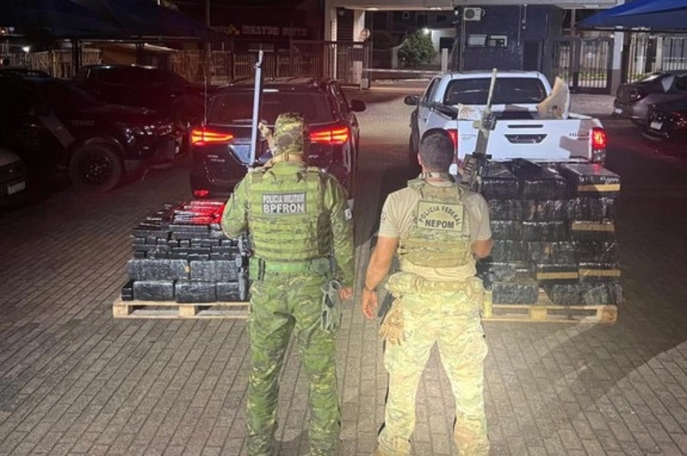 Perseguição policial termina com apreensão de 1 tonelada de maconha no Paraná