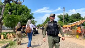 PM notifica para retirada de ocupantes da área do Cais Beira Rio, em Floriano (Foto: Conecta Piauí)