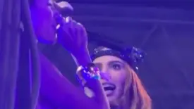 Pocah rouba a cena ao dividir palco com Anitta em show no Rio de Janeiro (Foto: Reprodução/X)