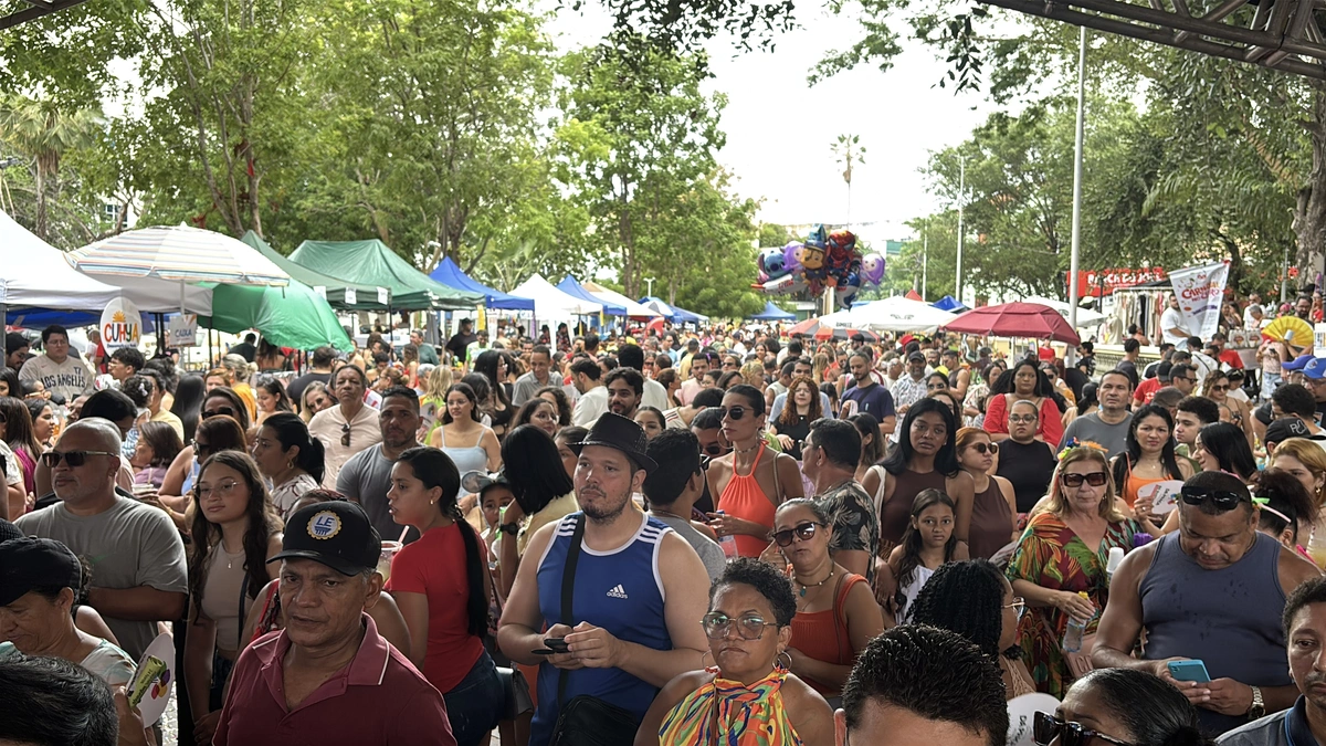 Praça Pedro II ferve com Feira na Praça e pré-Carnaval neste domingo