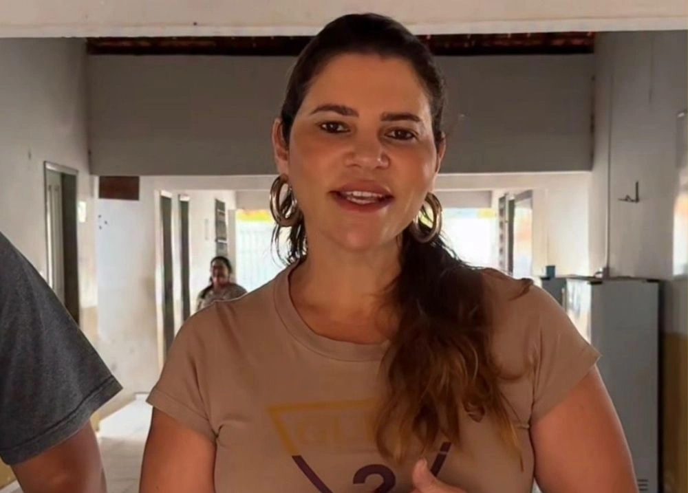 Prefeita Fernanda Marques acompanha reforma da Escola Clariano Braga