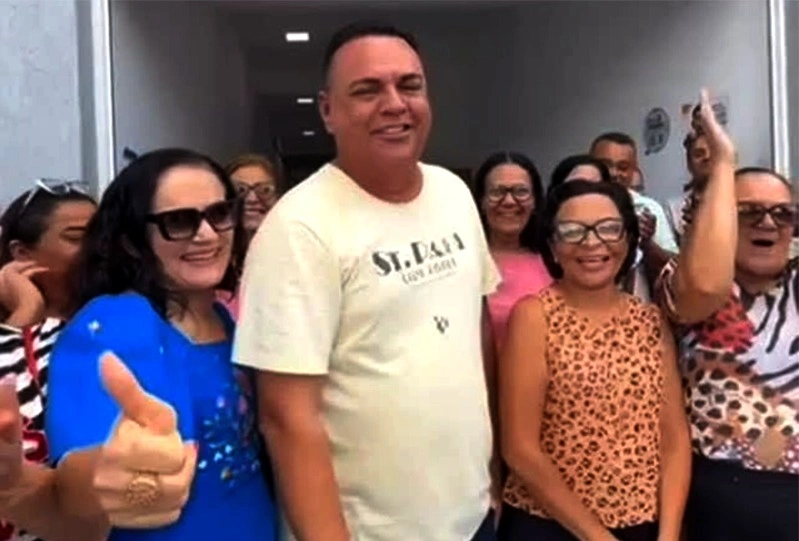 Prefeito anuncia reajuste de 7,1% para profissionais da educação de São Raimundo Nonato