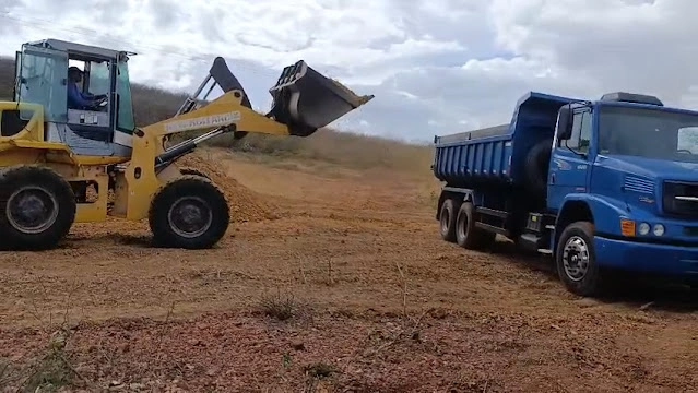 Prefeito de Assunção do Piauí autoriza recuperação de estrada rural