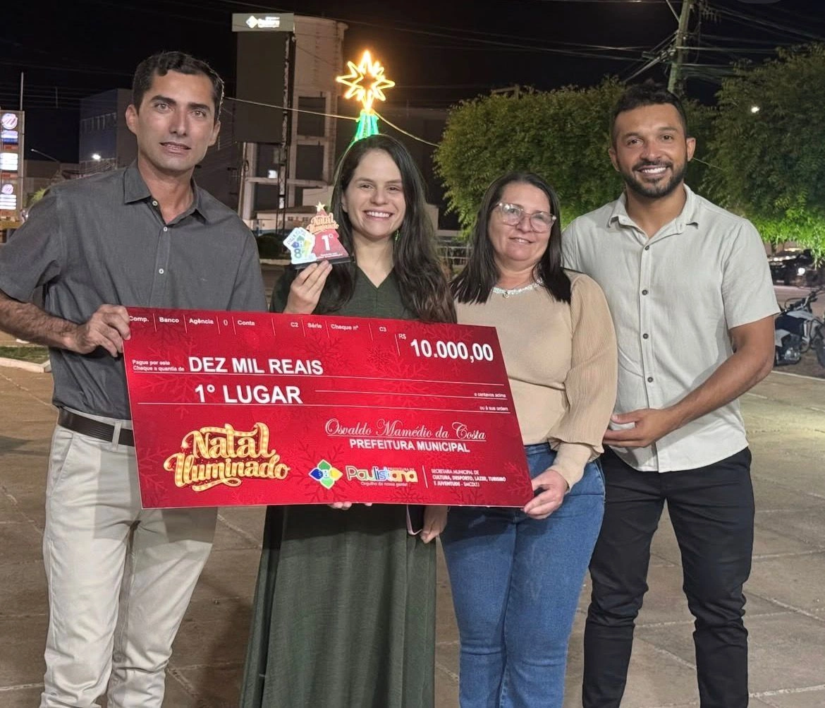 Prefeito de Paulistana entrega prêmio de R$ 17 mil em Concurso de Natal 2025