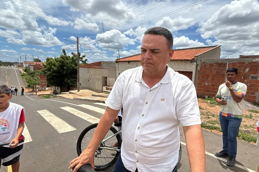 Prefeito doa bicicletas e fortalece Projeto Ebenézer em São Raimundo Nonato