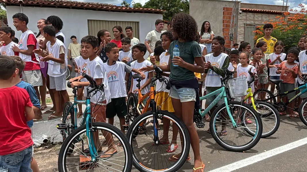Prefeito doa bicicletas e fortalece Projeto Ebenézer em São Raimundo Nonato