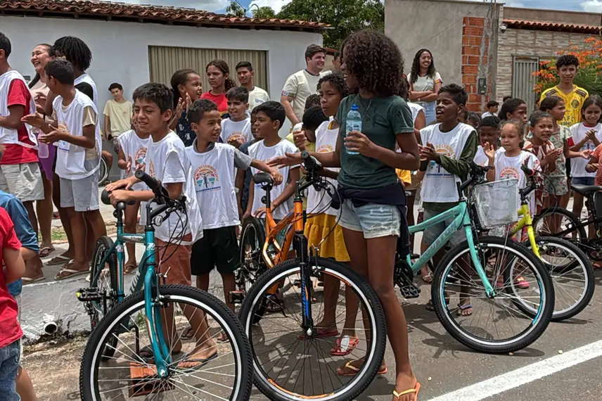 Prefeito doa bicicletas e fortalece Projeto Ebenézer em São Raimundo Nonato