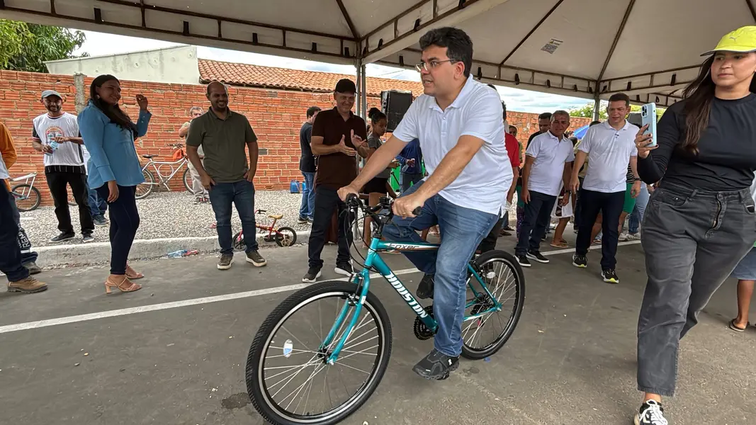 Prefeito doa bicicletas e fortalece Projeto Ebenézer em São Raimundo Nonato