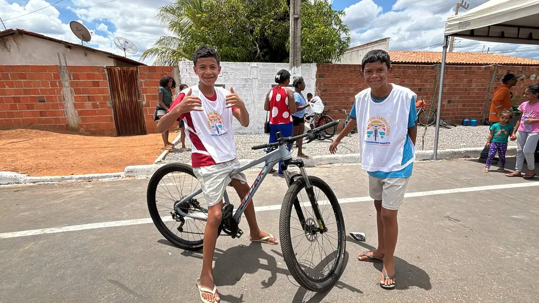 Prefeito doa bicicletas e fortalece Projeto Ebenézer em São Raimundo Nonato