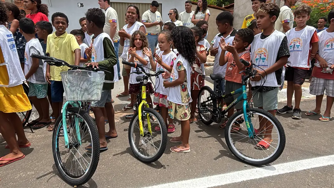 Prefeito doa bicicletas e fortalece Projeto Ebenézer em São Raimundo Nonato
