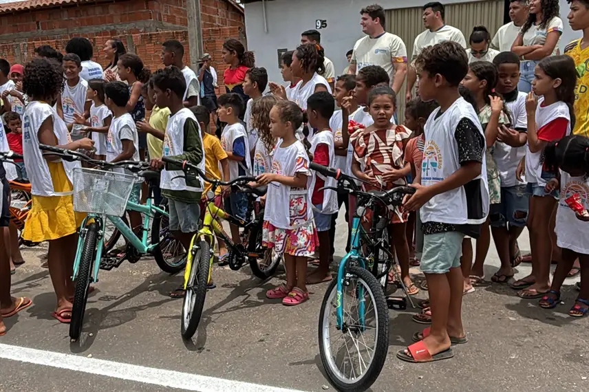Prefeito doa bicicletas e fortalece Projeto Ebenézer em São Raimundo Nonato