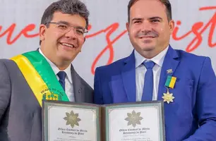 Prefeito Ronielton Abílio recebe Ordem do Mérito Renascença em solenidade estadual (Foto: Reprodução)