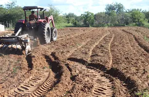 Prefeitura de São Raimundo Nonato inicia aração de terras para agricultores familiares (Foto: Divulgação)