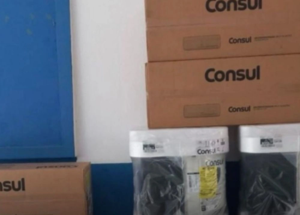 Prefeitura instala novos ar-condicionados na escola Virgulino Sérgio em Pau D’Arco