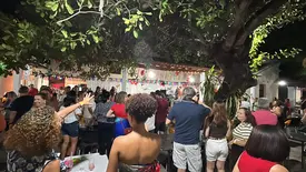 Prévia de carnaval Samba no Centro reúne público no Labirintus Gourmet em Teresina (Foto: Conecta Piauí)