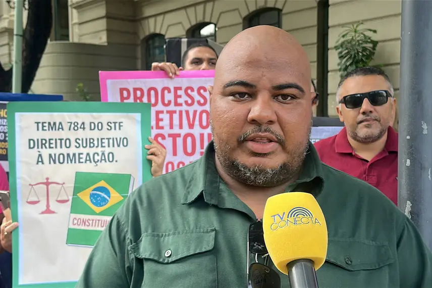 Professores aprovados em concurso cobram nomeações em protesto em Teresina