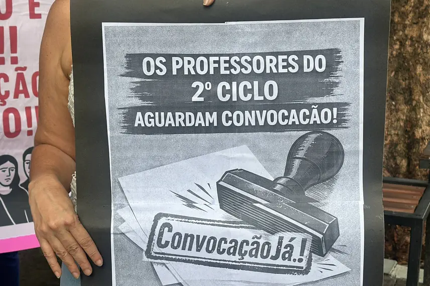 Professores aprovados em concurso cobram nomeações em protesto em Teresina