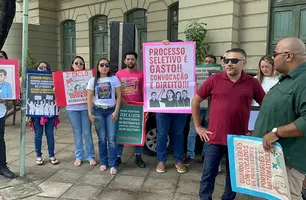 Professores aprovados em concurso cobram nomeações em protesto em Teresina (Foto: Conecta Piauí / Heitor Carvalho)