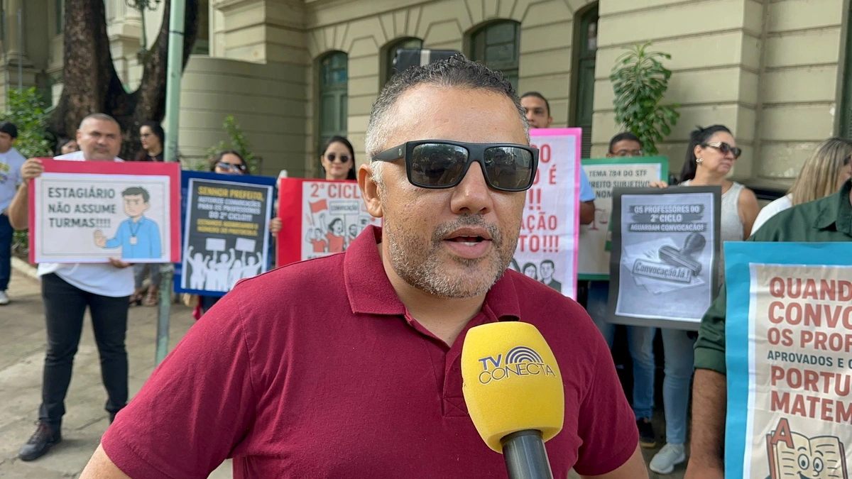 Professores aprovados em concurso cobram nomeações em protesto em Teresina