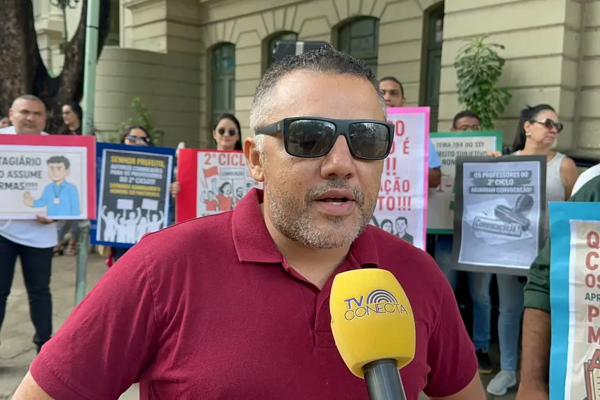 Professores aprovados em concurso cobram nomeações em protesto em Teresina