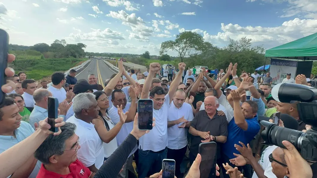Rafael Fonteles entrega rodovia, ponte, asfalto urbano e escola no Sul do Piauí