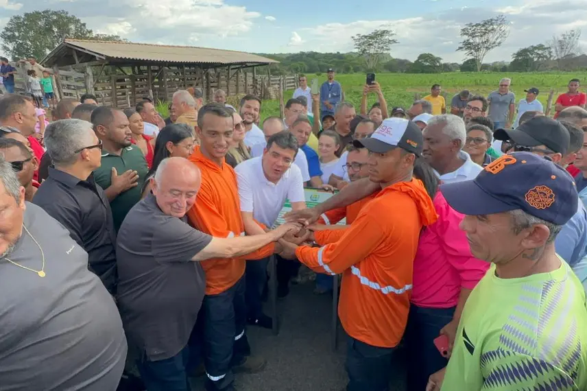 Rafael Fonteles entrega rodovia, ponte, asfalto urbano e escola no Sul do Piauí