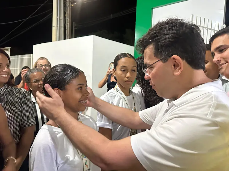 Rafael Fonteles entrega rodovia, ponte, asfalto urbano e escola no Sul do Piauí