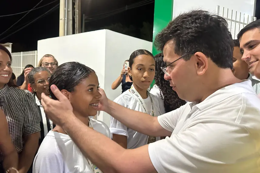 Rafael Fonteles entrega rodovia, ponte, asfalto urbano e escola no Sul do Piauí