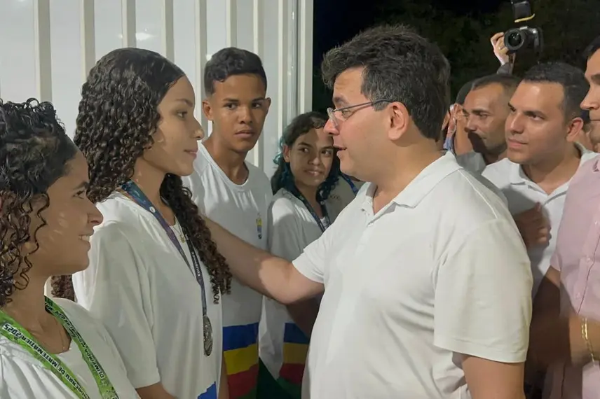 Rafael Fonteles entrega rodovia, ponte, asfalto urbano e escola no Sul do Piauí