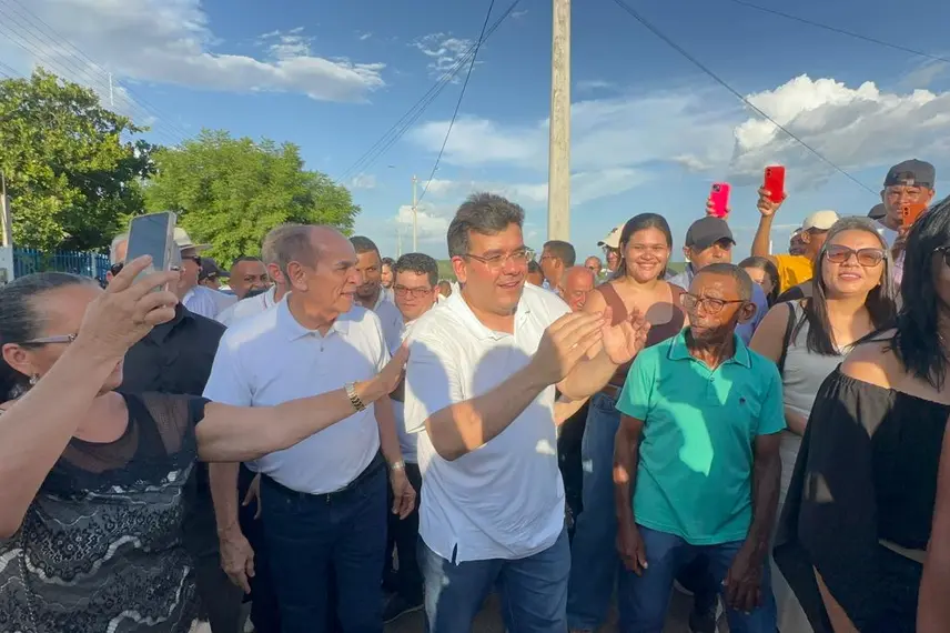 Rafael Fonteles entrega rodovia, ponte, asfalto urbano e escola no Sul do Piauí